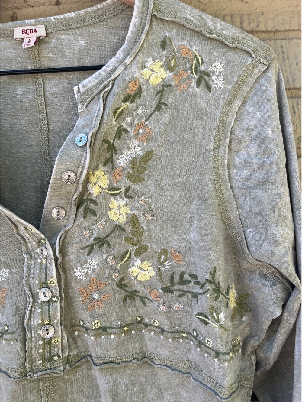 Reba Sedona Jersey Dillards Boho Embroidered L Large Distressed Loden Henley - Picture 4 of 7
